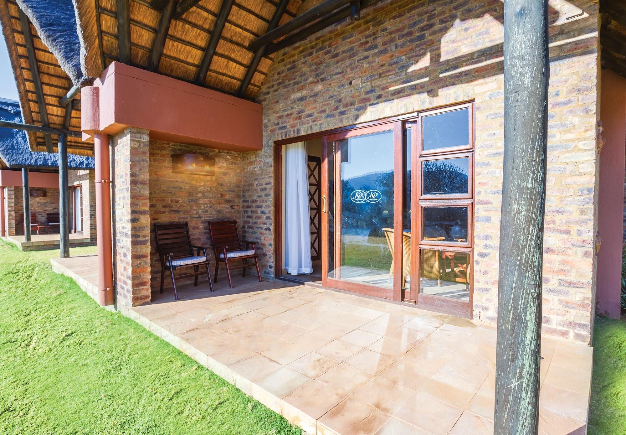 Kloofzicht Lodge & Spa クルーガーズドープ エクステリア 写真 A typical chalet at the resort