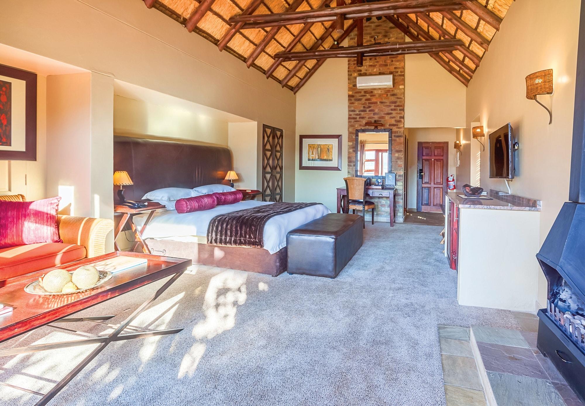 Kloofzicht Lodge & Spa クルーガーズドープ エクステリア 写真 Executive Suite at Protea Hotel, Silver Lakes
