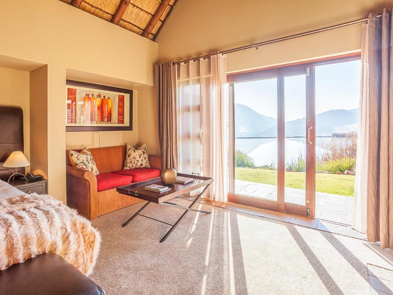 Kloofzicht Lodge & Spa クルーガーズドープ エクステリア 写真 A room at the Protea Hotel Sky Villa