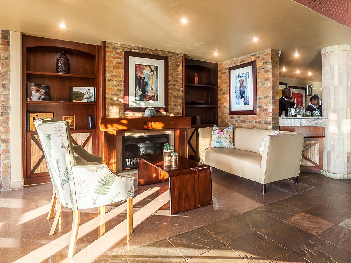 Kloofzicht Lodge & Spa クルーガーズドープ エクステリア 写真 The lobby at the hotel