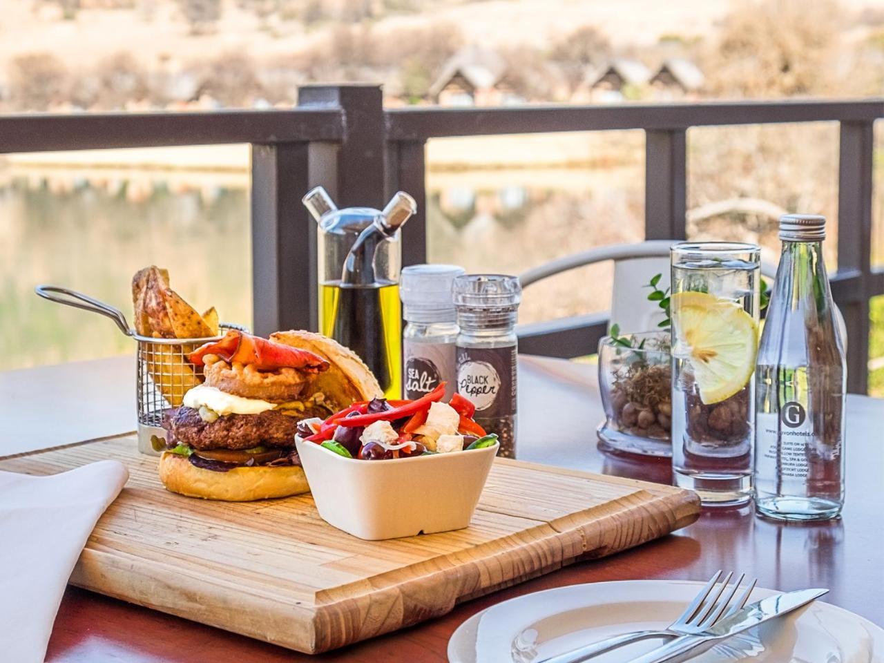 Kloofzicht Lodge & Spa クルーガーズドープ エクステリア 写真 A meal at the restaurant