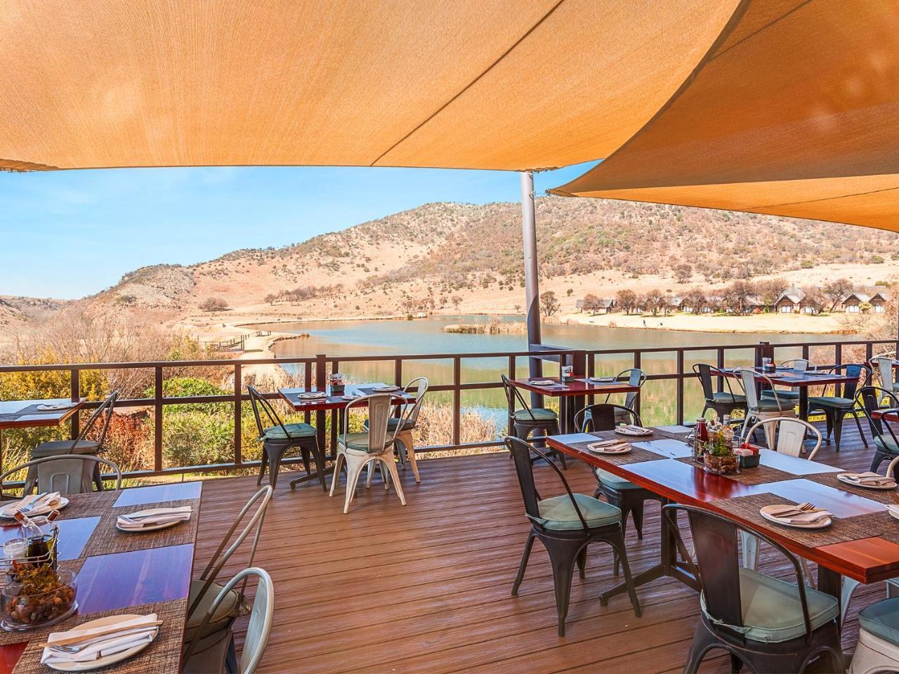 Kloofzicht Lodge & Spa クルーガーズドープ エクステリア 写真 The Deck at the LaStella Winery