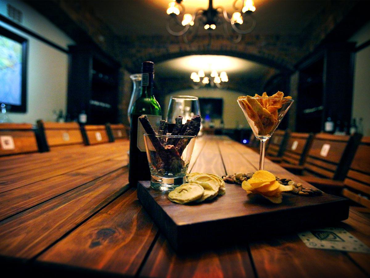 Kloofzicht Lodge & Spa クルーガーズドープ エクステリア 写真 The bar at the 2012 Sundance Film Festival