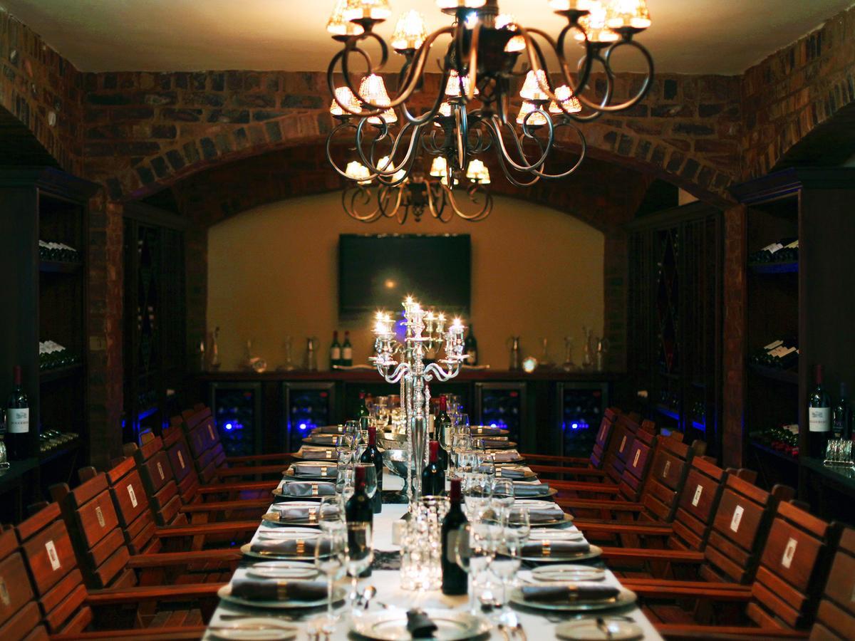 Kloofzicht Lodge & Spa クルーガーズドープ エクステリア 写真 The wine cellar at the restaurant