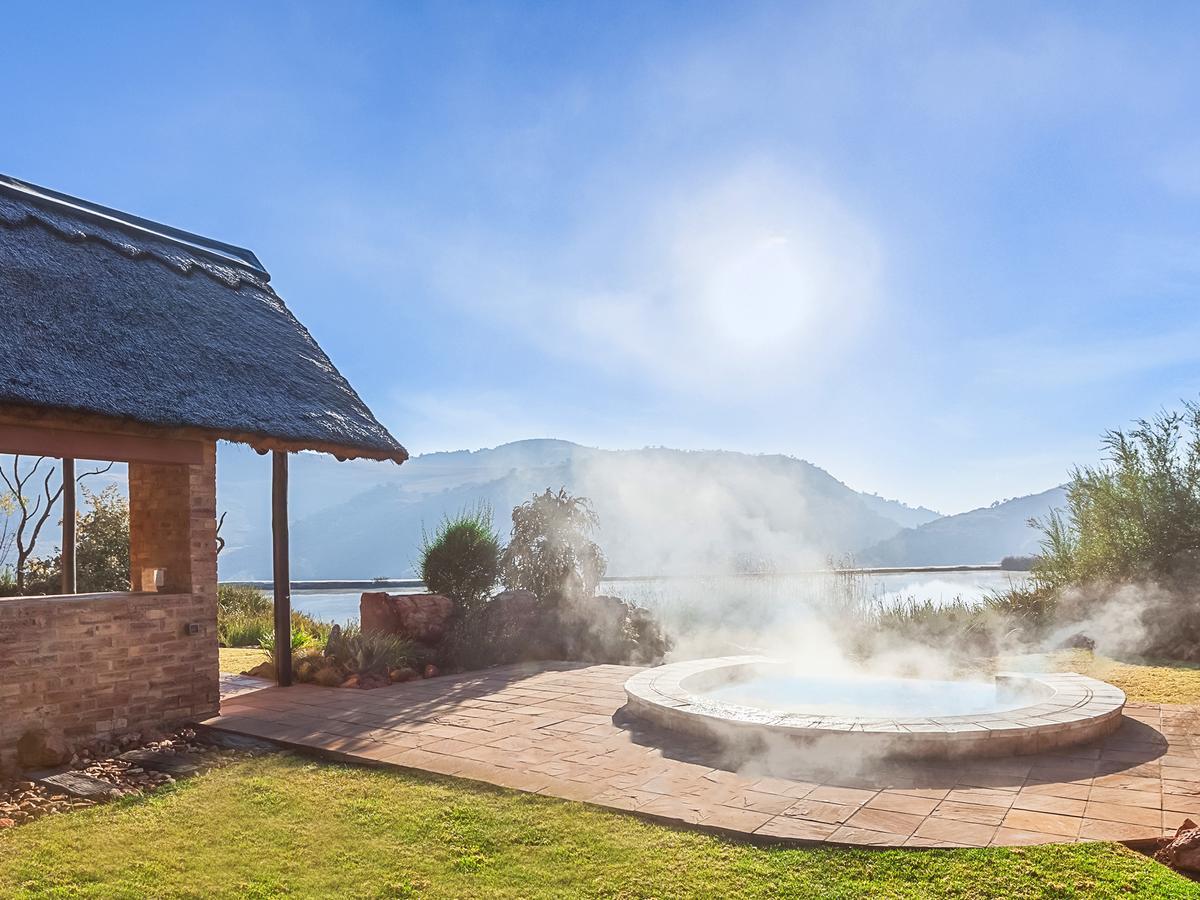 Kloofzicht Lodge & Spa クルーガーズドープ エクステリア 写真 Hot springs in the resort